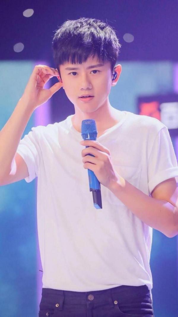 張筵到水頭，傑日一攜手。張翁對盧叟，傑處思遐陬