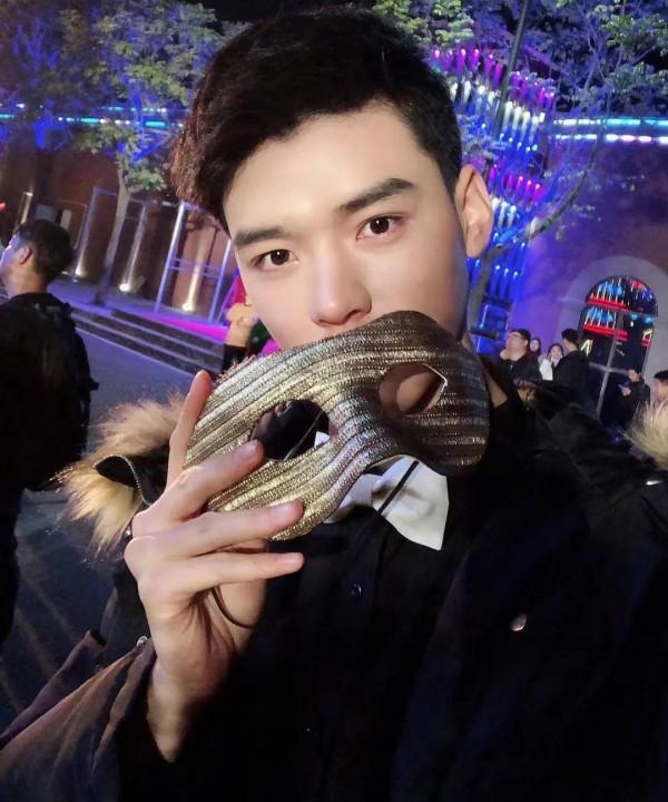 龔俊的《而你剛好發光》演繹了娛樂圈四個亂象，讓人深思