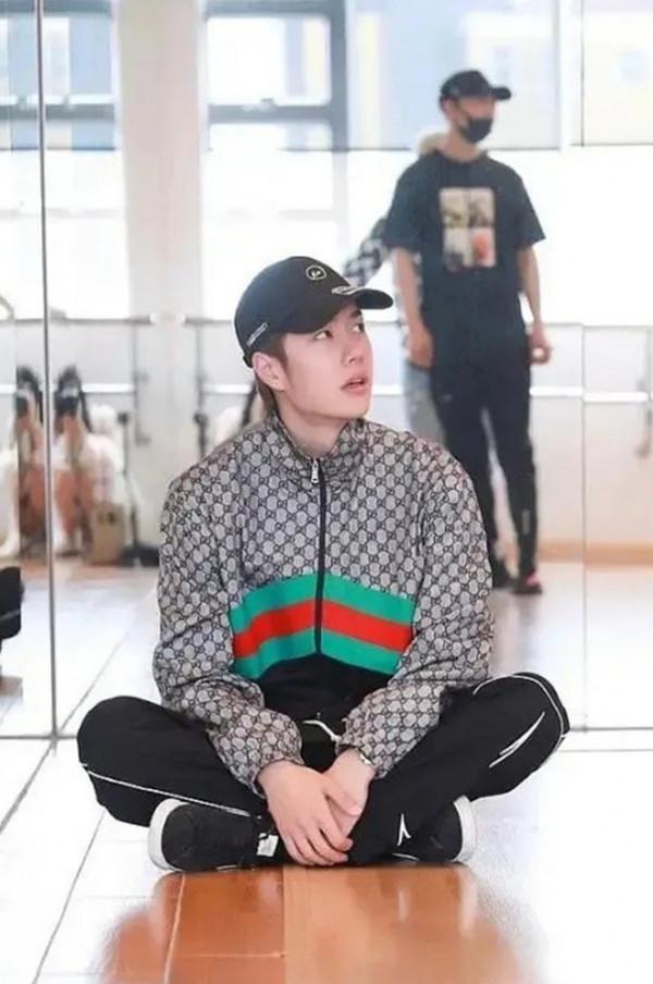 雷佳音李現撞衫遭吐槽！33位男星撞衫修羅場，誰醜誰尷尬