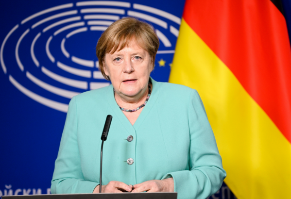 11月18日，美國大使館被圍；日韓拒絕同框；默克爾批評對華脫鉤