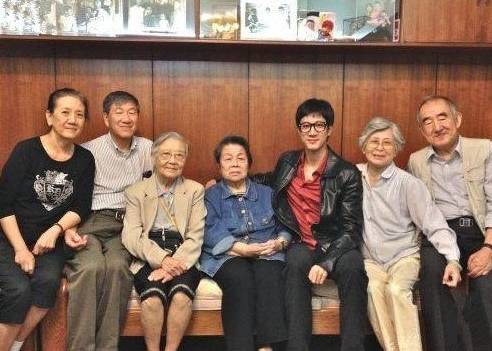 王力宏的3個億與張愛玲的30萬——摳到火力全開，枉擔龍的傳人