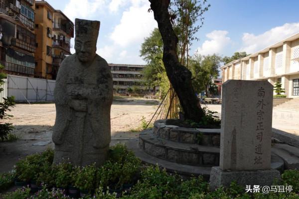 福建泉州小巷內的景點,發現宋代皇家建築,宋代的石像生很是精美 福建泉州小巷內的景點,發現宋代皇家建築,宋代的石像生很是精美