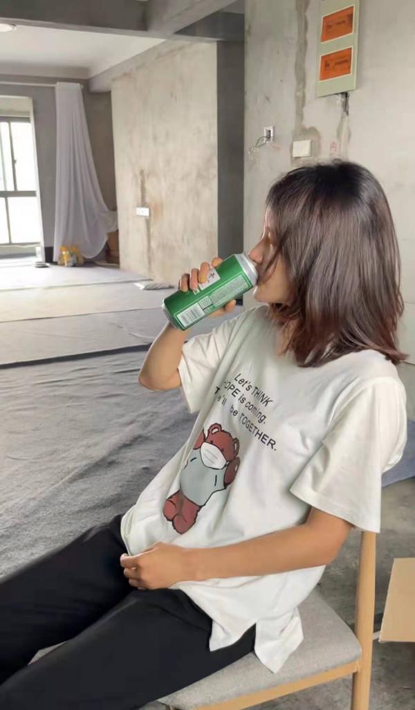 住進毛坯房的年輕人：屋內灰土掉渣漏雨，父母減少催婚次數