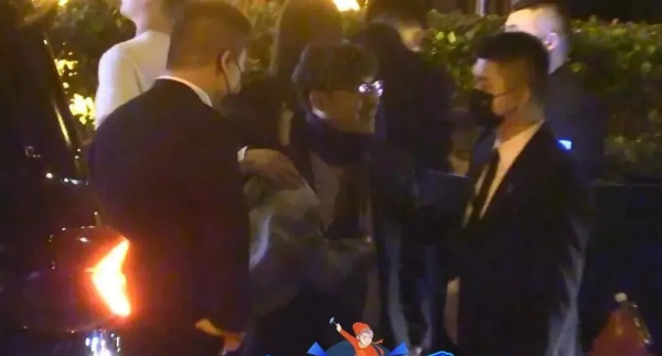 王嶽倫宣佈已和李湘離婚,還爆料對方已有新歡,被吐槽火速刪文 王嶽倫宣佈已和李湘離婚,還爆料對方已有新歡,被吐槽火速刪文