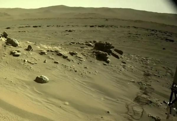 美NASA釋出火星圖片，毅力號火星探測器傳回的照片