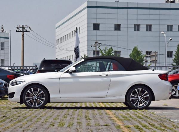 不到30萬買進口寶馬敞篷？2門4座+無框車門，配2.0T還是後驅