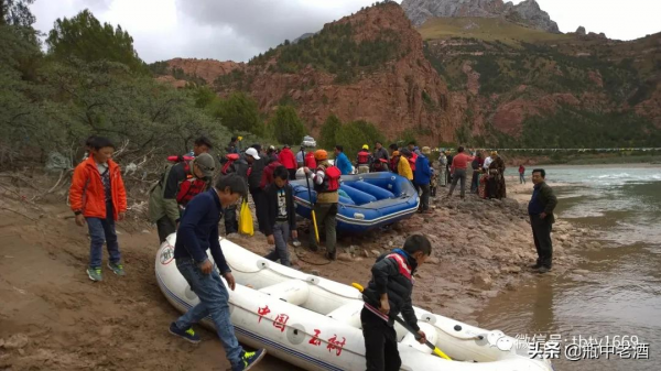 02:初探印證猜想，高程4千多米處確有20多公里長丹霞景觀