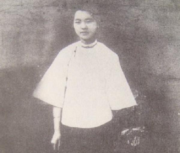 1948年底，一架國民黨軍飛機轟炸蔣介石，可惜炸偏了