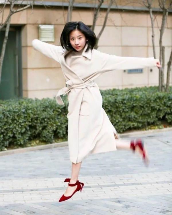 31歲北京美女,靠賣酒爆紅,一場直播賣100萬,年入3.5億,憑啥? 31歲北京美女,靠賣酒爆紅,一場直播賣100萬,年入3.5億,憑啥?