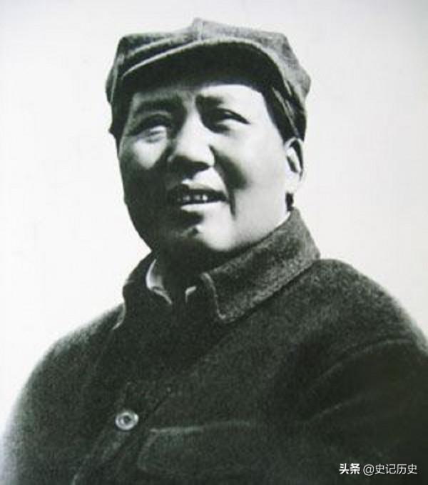 帶著3個老婆和8噸黃金逃亡美國，後揮霍一空，晚年想回家被拒絕