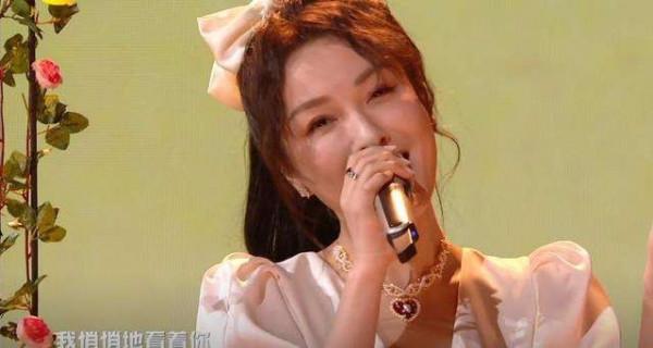 曾經的吳昕你愛搭不理，如今的她你高攀不起，果然是藏得太深