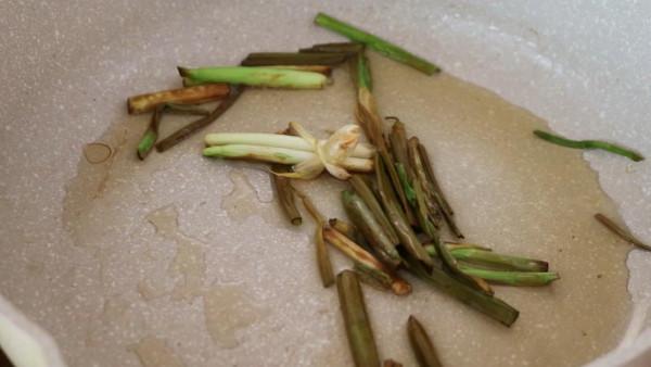 愛吃麵條收藏了，這樣做太好吃了，一週吃6次不膩，一盤不夠吃