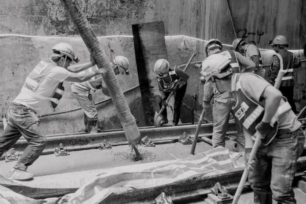 民間故事：建造跨河大橋，鯰魚前來搗亂，老者說：準備200斤泥鰍