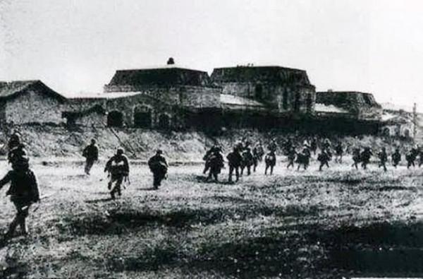 1947年白龍駒山戰役,雙方的團長一見面就愣住了:原來是同窗好友 1947年白龍駒山戰役,雙方的團長一見面就愣住了:原來是同窗好友