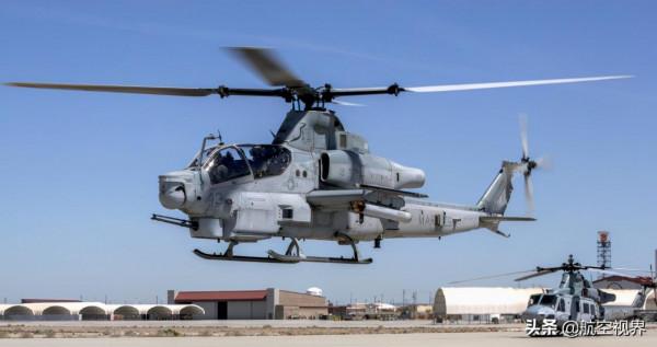 大洋彼岸傳來噩耗，軍機轟然墜毀，現場一片狼藉，美軍新年第一摔