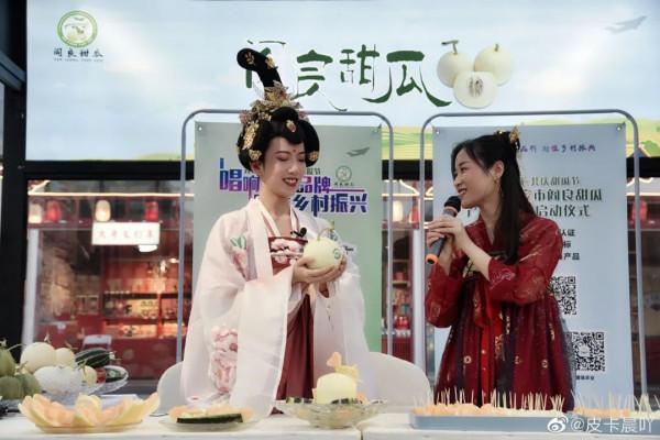 爆紅2年,那個一人帶火一座城的不倒翁小姐姐,卻因全運會被罵上了熱搜... 爆紅2年,那個一人帶火一座城的不倒翁小姐姐,卻因全運會被罵上了熱搜...