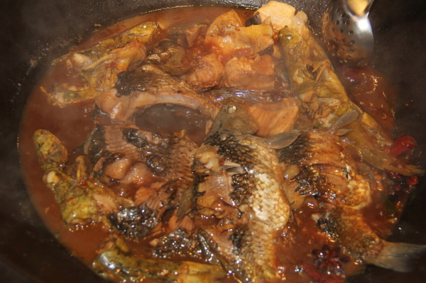 不管燉什麼魚，記住別用料酒去腥，多倒2味料，魚肉香嫩還不腥