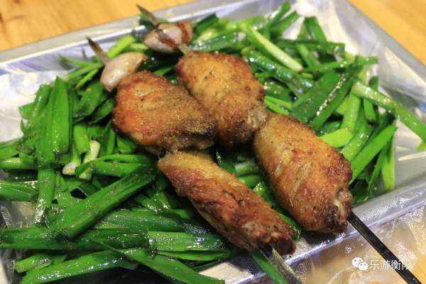 吊爐燒烤，用獨家秘訣研製，是冬日裡的一方人間風味