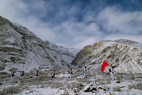 海拔3500米！他們頂風冒雪踏上巡邏路
