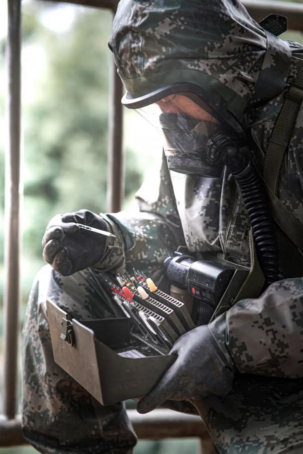 降魔神兵:訓練場上的“象鼻人” 降魔神兵:訓練場上的“象鼻人”