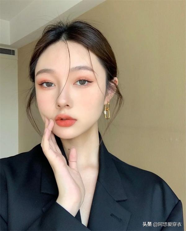 女生不管上班多忙，儘量化淡妝，教你這3個步驟，簡單易學又精緻