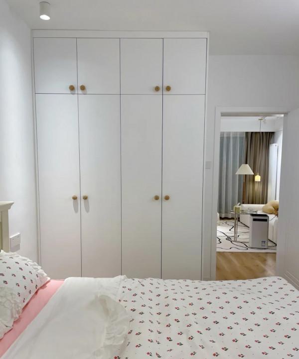 再買房，就照她家這樣裝，全屋大白牆、無主燈，乾淨利落，好舒服