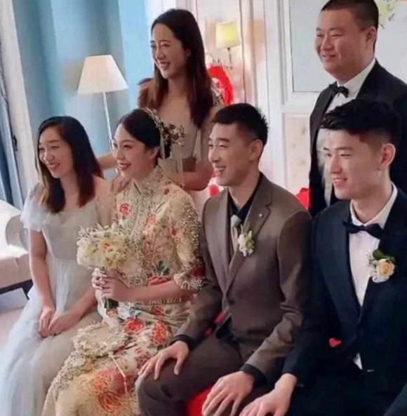 喜訊!女排副攻名將國慶舉辦婚禮,江蘇隊2大美女現身當伴娘 喜訊!女排副攻名將國慶舉辦婚禮,江蘇隊2大美女現身當伴娘