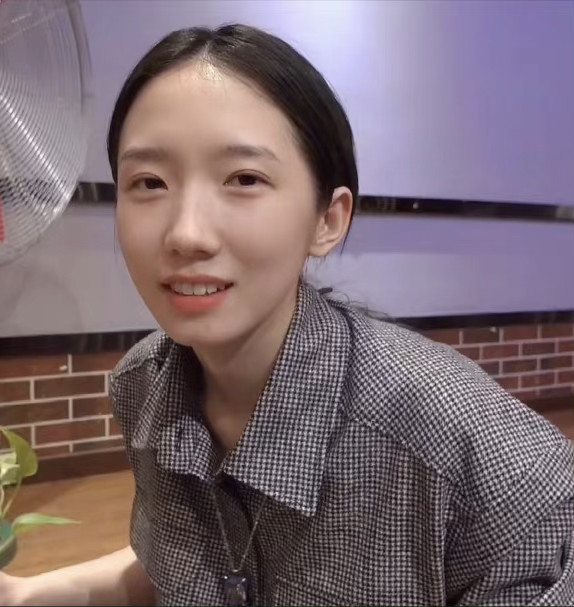 既不好看也不難看的女明星：程瀟素顏更清純，金晨笑容太僵硬