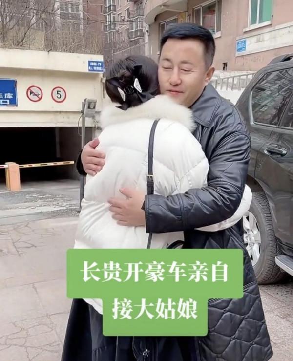 長貴女兒曬全家日常，與繼母相處融洽，同父異母的弟弟也入鏡