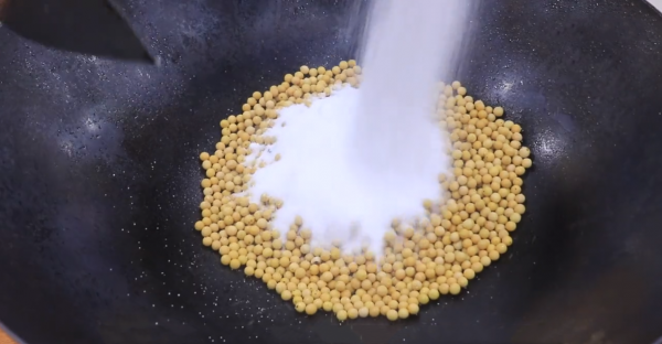 女人40歲別太節儉，常吃9種“零嘴”，滋陰補血，氣色紅潤顯年輕