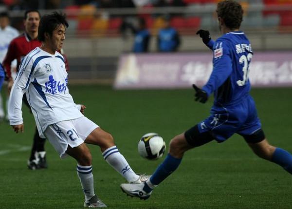 39歲前國腳參加中冠聯賽，曾被高洪波選中，巔峰期參與罷訓毀生涯