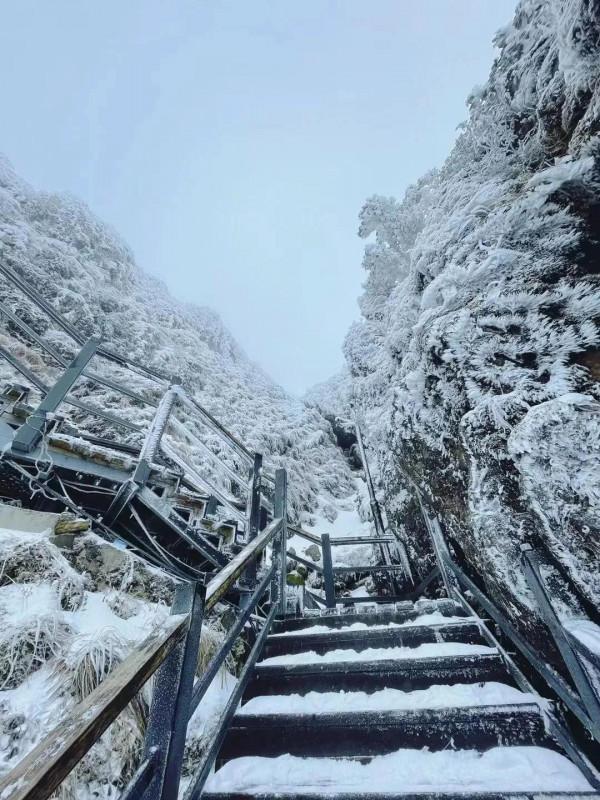 遊峨眉山，為了80元的住宿費，逼得我飆飛演技&hellip;&hellip;我太難了