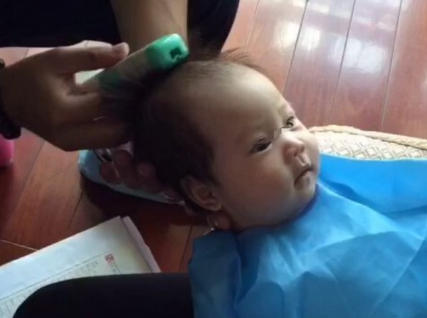 寶寶不剃胎毛長大招人煩？看似細軟的胎髮並非無用，家長酌情考慮