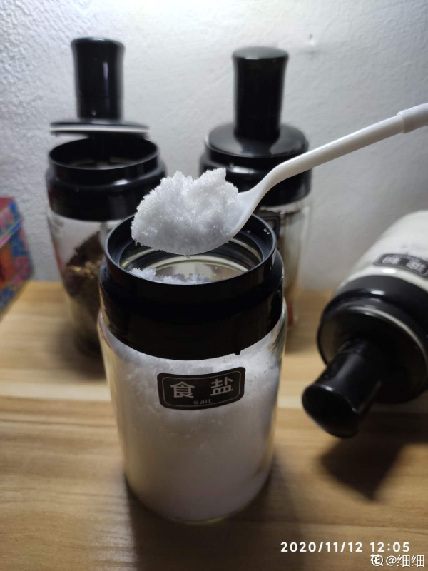 這5種衣服汙漬，只需最簡單的材料清洗，家家都有