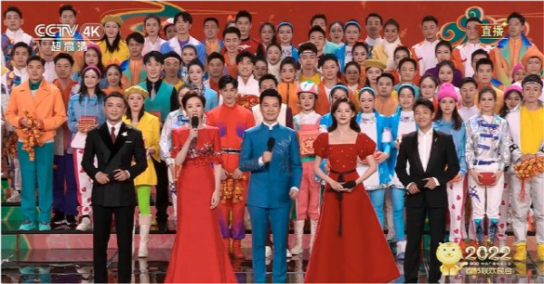 馬凡舒登春晚主持大出風頭！穿紅裙美貌刷屏，氣質出眾不輸李思思