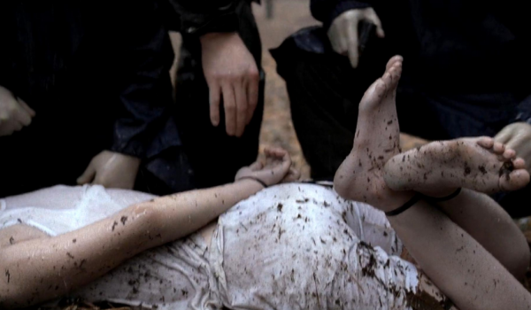 2004年美國孕婦被“剖腹取子”，兇手曝光後，數萬網友為其求情