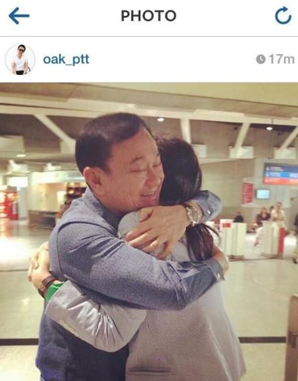 54歲英拉好福氣：相伴25年的男友在家等她，長兄如父護她半生周全