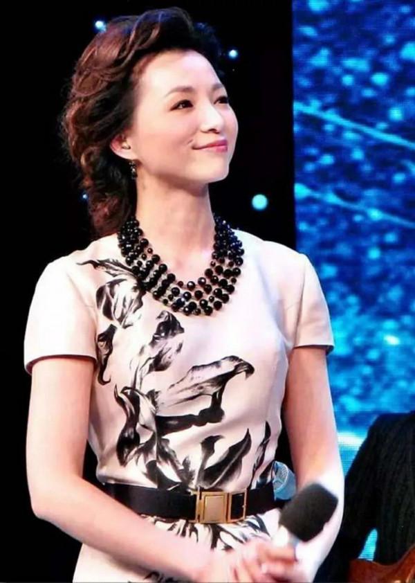 讀董卿背後的真實故事,看內心深處真實的自己 讀董卿背後的真實故事,看內心深處真實的自己