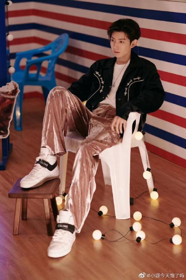 王源復古摩登造型大片明日創作計劃召集人