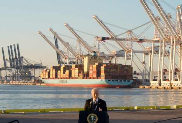 拜登直播談基建,背景“上海振華”,莫里森批反對黨領袖:你通中 拜登直播談基建,背景“上海振華”,莫里森批反對黨領袖:你通中