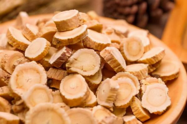 經常喝黃芪水，人為什麼會變瘦？注意：黃芪水的副作用，別忽視