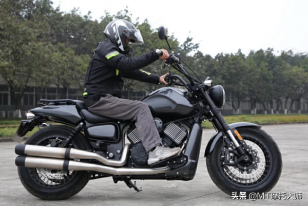 國產最大排量，900cc巡航車騎後感？28L油箱，無鑰匙啟動