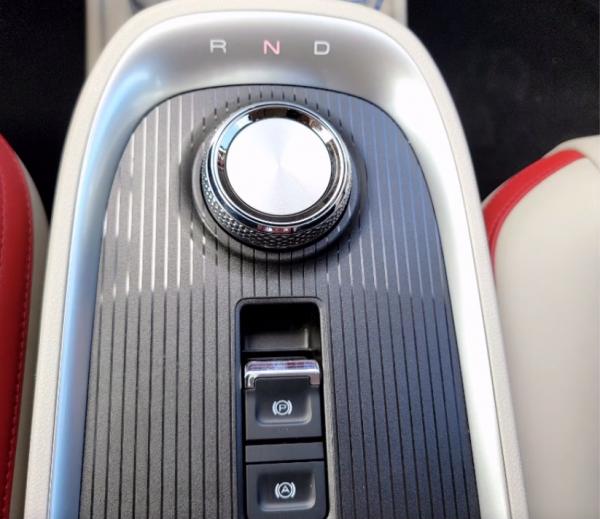 再試尤拉好貓：「油電之爭」的本質，其實更像手機與相機的競爭？