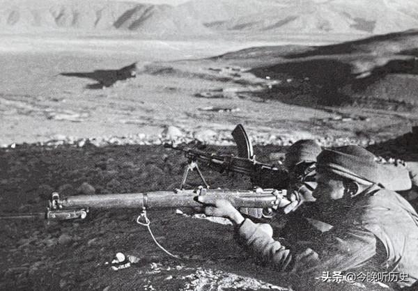 1962印軍向前沿派出偵察隊，休息時軍官煮紅茶，炊煙被我軍察覺