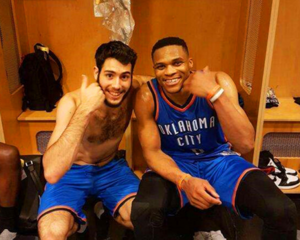 3年後,裡夫斯完成了3年前,那名白人神射手對威少的遺憾 3年後,裡夫斯完成了3年前,那名白人神射手對威少的遺憾