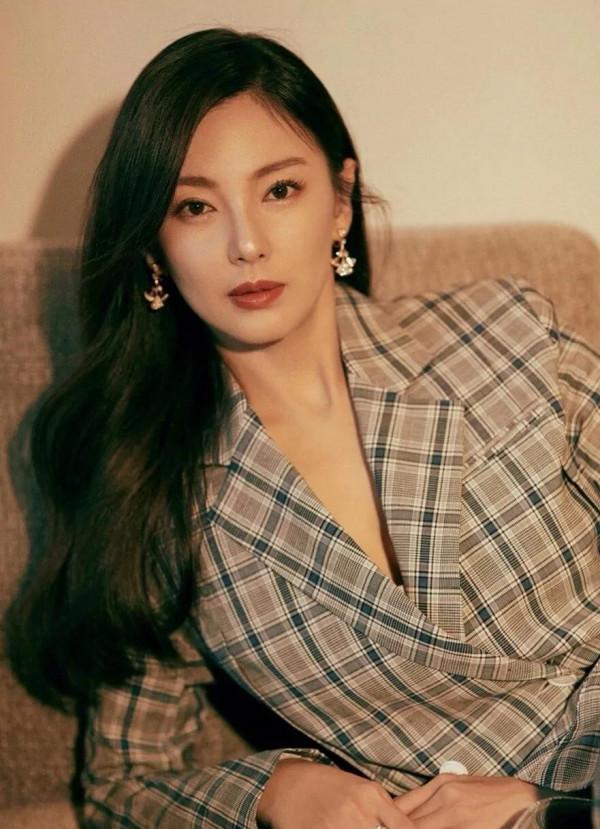 “離婚後至今未嫁”的10位女星，有人情史複雜，有人無兒無女