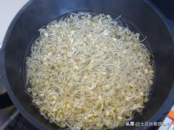 最近迷上這早餐餅，外皮焦脆又開胃，10分鐘上桌，營養又好吃