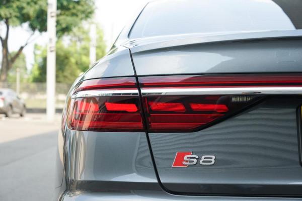 車長超5米3，配V8動力4秒破百，售價210&period;78萬，近距離體驗奧迪S8