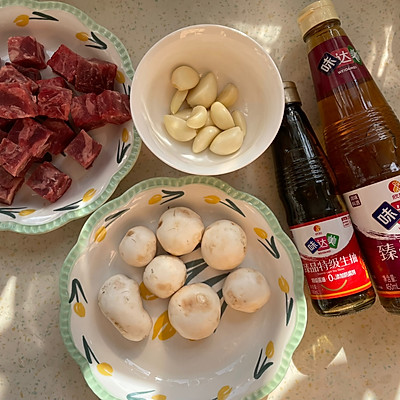 十分鐘快手菜黑椒口蘑牛肉粒，比外賣強