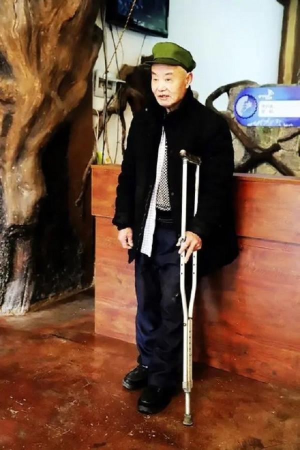 農家父子屋內挖井挖出財富，把家打造成收門票的景點，年入30多萬